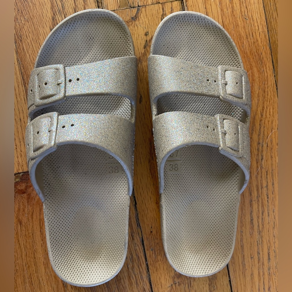 Freedom Moses Gold Glitter Sandal Size 7